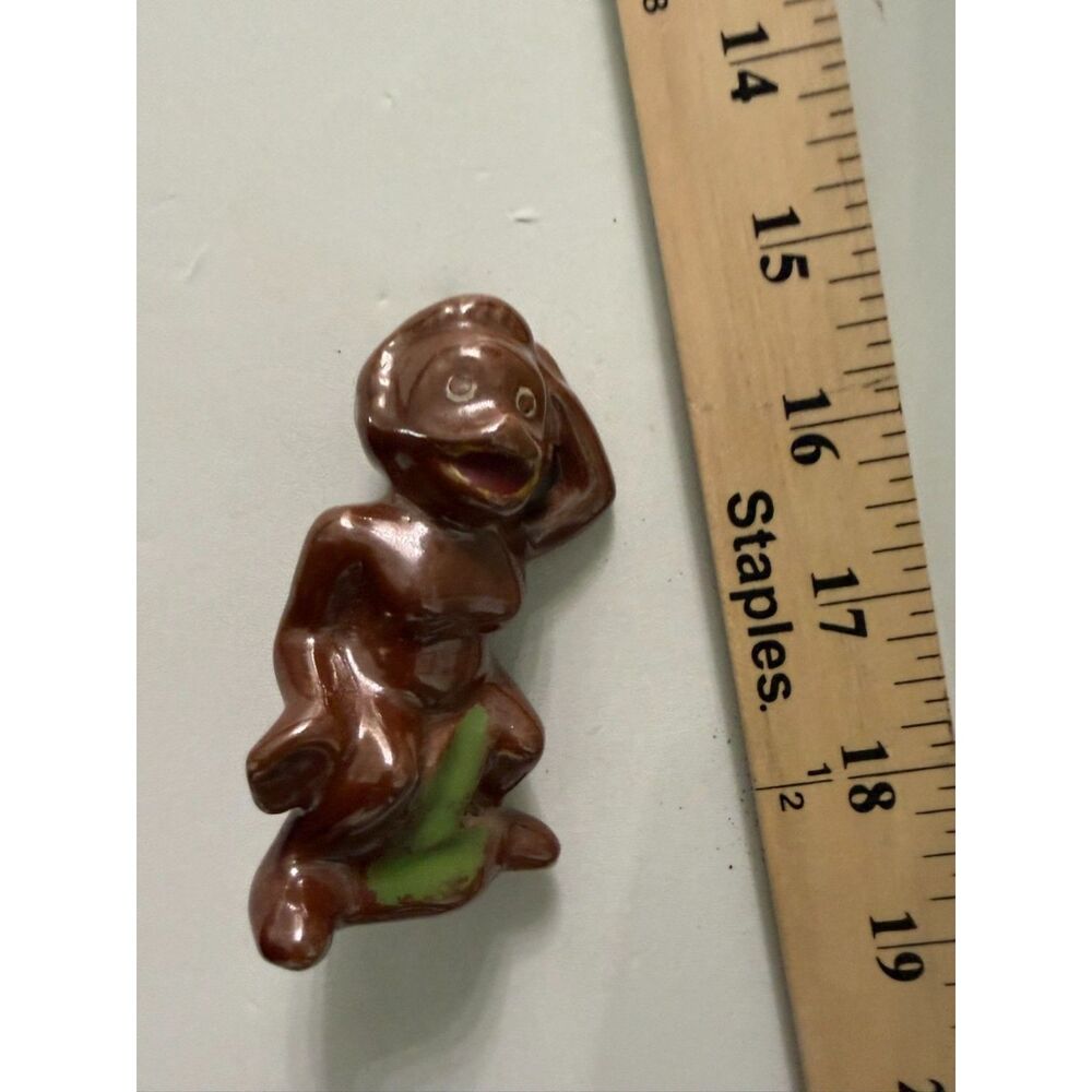 Vtg. Japanese "Hear no evil Monkey ceramic figurine brown with green leaf - Picture 2 of 6